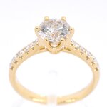 Gouden ring met één grote diamant