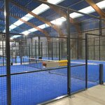 Gehele inventaris indoor sportcentrum o.a. padelbanen, tafelvoetbaltaf