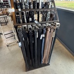 rek met 88x riem o.a. The Belt, The Belt Atelier