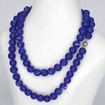 Halsketting met lapis lazuli edelsteen en een witgouden sluiting met d