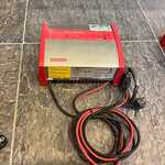 Batterij lader Belatron, 24V 25A, Rood, bouwjaar 2012