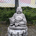 Boeddha op sokkel gepatineerd