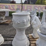 Bloempot op sokkel