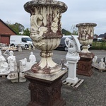 Grote vaas op sokkel