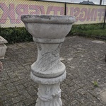 Bloembak met sokkel