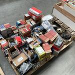 Pallet met ijzerwaren