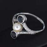 Platina art deco ring met diamanten, saffieren en een parel – orginele