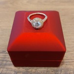 Ring met diamanten en moissaniet