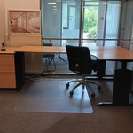 Bureau met bureaustoel en ladeblok