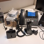 2x Telefoon met 1x headset o.a. Yealink