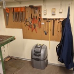 Diverse gereedschap op wandbord