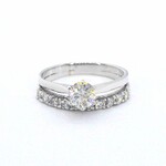 Gouden solitaire ring en een aanschuifring met natuurlijke briljant ge