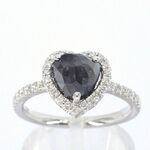 Witgouden ring met witte en zwarte diamant