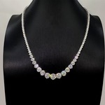 Witte collier met oplopende briljanten van 25.00 carat totaal