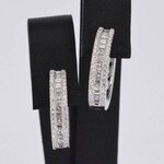 Witgouden oorhangers met briljant, prinses en baguette diamanten