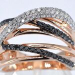 Rosegouden design ring met witte en zwarte briljanten diamanten