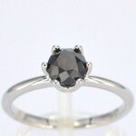 Witgouden solitaire ring met één briljant geslepen zwarte diamant