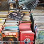 Grote partij Stripboeken/elpees incl. verkoopbak