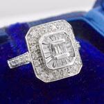 Gouden design ring gezet met briljant en baguette geslepen diamanten