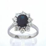 Witgouden ring met een natuurlijke saffier en diamanten