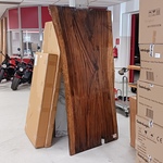 Boomstameettafel Suar met epoxylaag, 2025