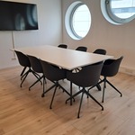 Vergadertafel met 8x kuipstoel
