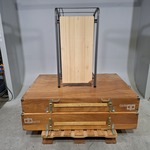 2x Houten transportkist en 1x lessenaar
