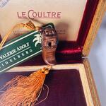 Antieke netsuke houten figurine met paarse jade