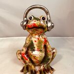 Gedecoreerd kikker sculptuur