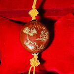 Antieke netsuke houten figurine met paarse jade