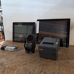 Diverse kassa systeem accesoires met 2x Kassa scherm