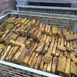 (Locatie Schagen) Ca. 50 m² boeren – friese geeltjes in 7x gitterboxen