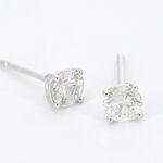 Witgouden solitair oorbellen met diamanten