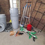 Assortiment schoonmaakartikelen en toebehoren