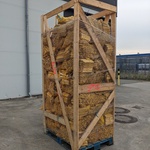 Pallet met netzakken aanmaakhout