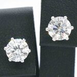 Gouden solitaire oorbellen met 2.25 carat diamant