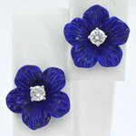 Gouden oorbellen 0.18 carat met blauwe edele bloem en grote diamanten