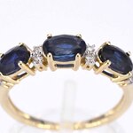 Gouden ring met diamanten en saffier