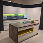 Showroom keukenopstelling met eiland Dankuchen Design, wit hoogglans