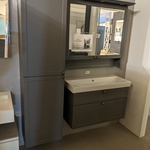 Showroom badkameropstelling Pelipal, grijs
