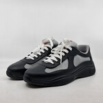Paar sneakers, maat 44, Prada