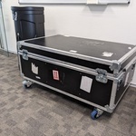 Divers promotiemateriaal in flightcase en transportkoffer