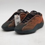 Paar sneakers, maat 39 1/3, YZY 700 V3 GY4109