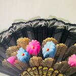 Antieke waaier – Black flowers – Bakeliet handvat