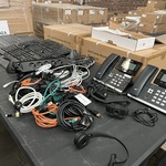 Partij diverse kantoorartikelen W.o. yealink, logi, lenovo