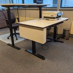 2x Elektrisch sta-zit bureau met bureaustoel