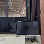 2x Beeldscherm LG, Akai
