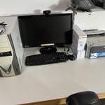 Computer met beeldscherm en printer