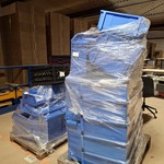 Partij diverse magazijnbakjes op 2x pallet