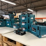 7x Bouwgereedschap, 1x 18V accu, 1x lader, M-boxen, Makita